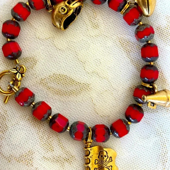 NWT Sports Buccanner Pirate Handmade Bracelet with Cute Goldplated charms - Picture 2 of 7